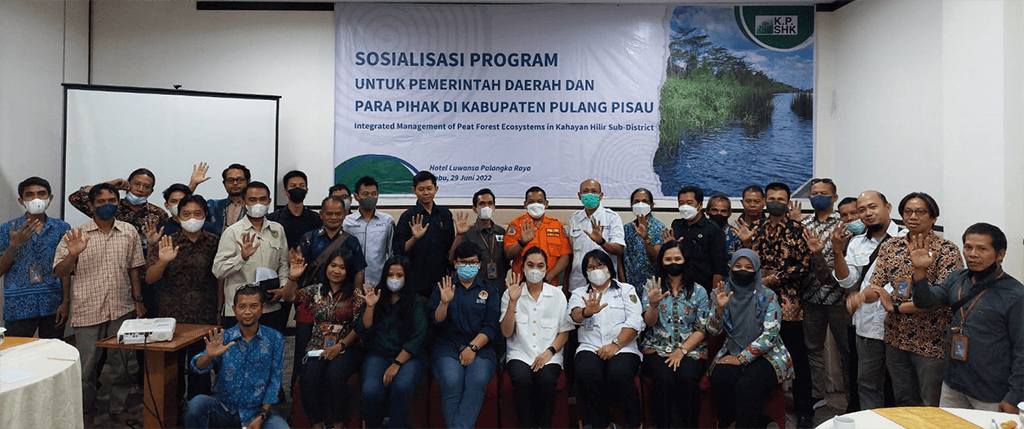 Foto6-Foto-Bersama-Penutuopan-Kegiatan-SosKab