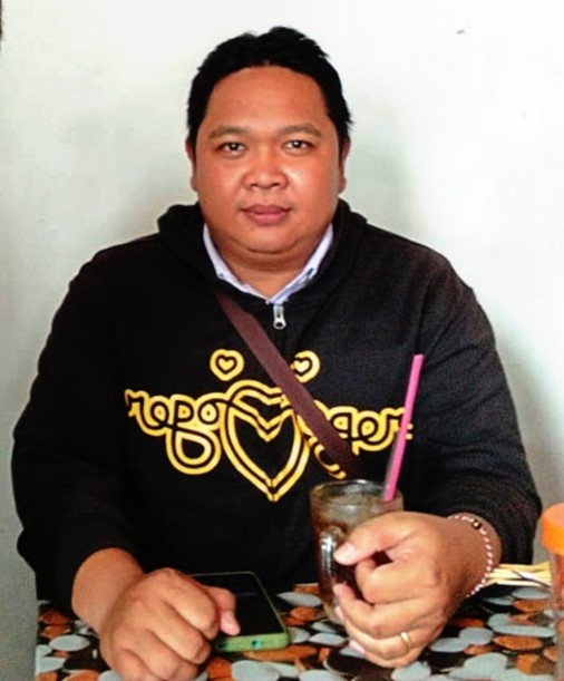 Yulius Pengurus KUPS Madu Buntoi. Sumber Foto : K.P.SHK